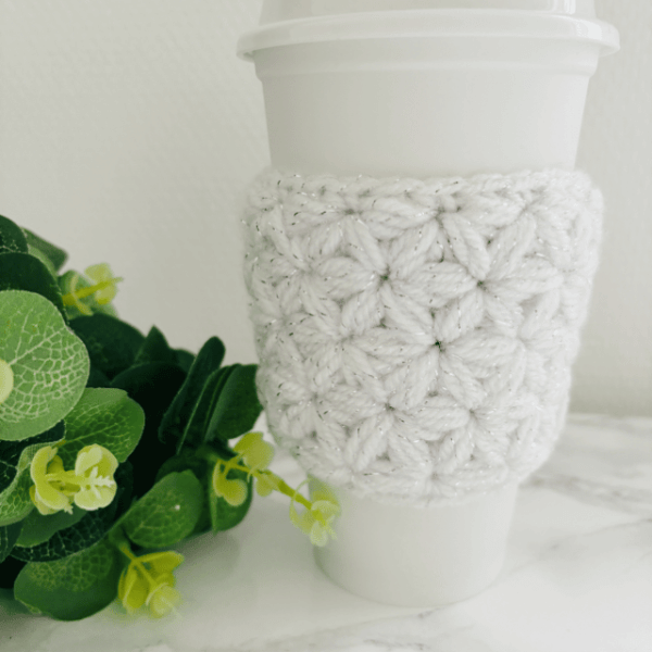 Cozy Cup Warmer with Jasmine Stitch Snow